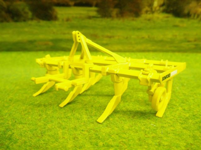Universal Hobbies 1/32 Bomford Superflow
